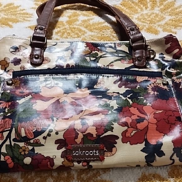 Sakroots Handbags - 🎈5/$15 Bundle 🎈Sakroots Floral Purse - Cream and Red
